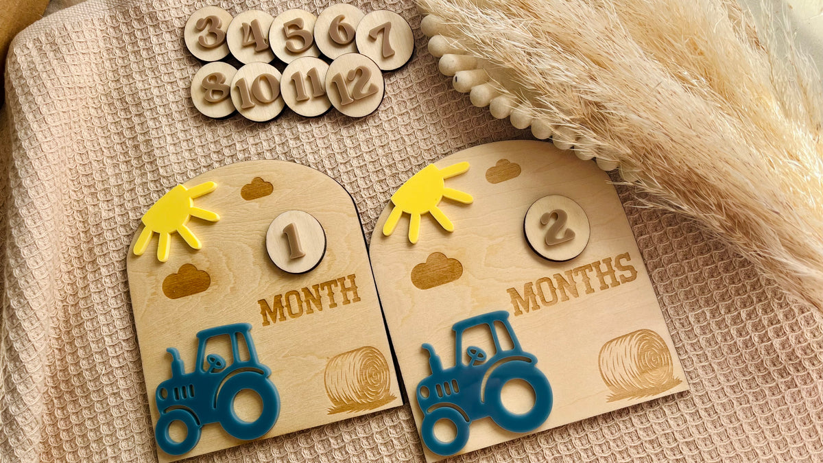 Interchangable farm milestone plaques