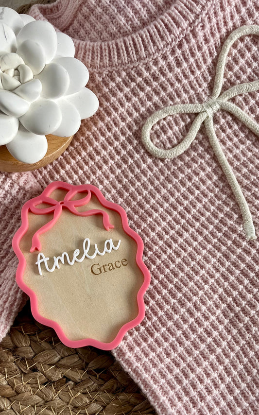 Scalloped bow birth announcement plaque
