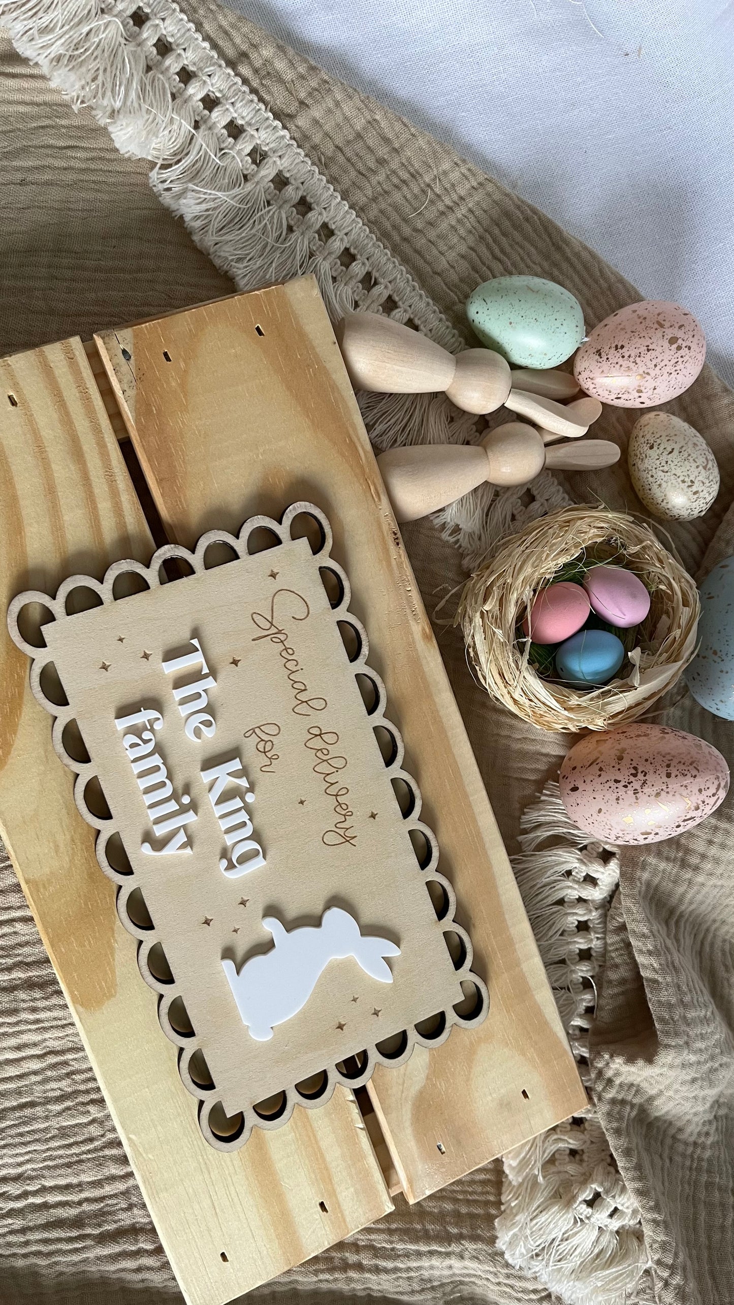 'The King family' scalloped Easter plaque
