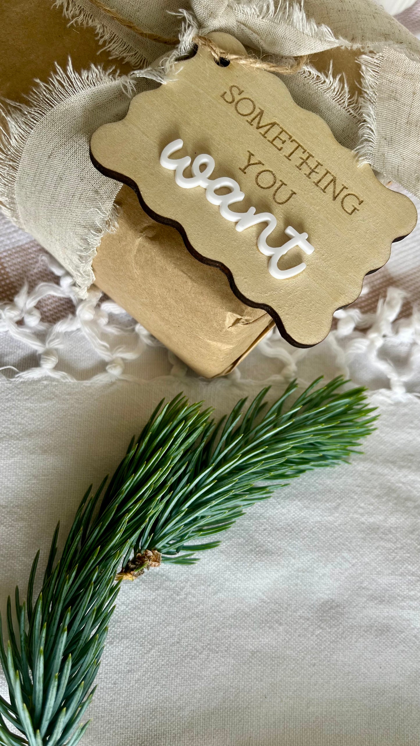 Wavy simplicity tags