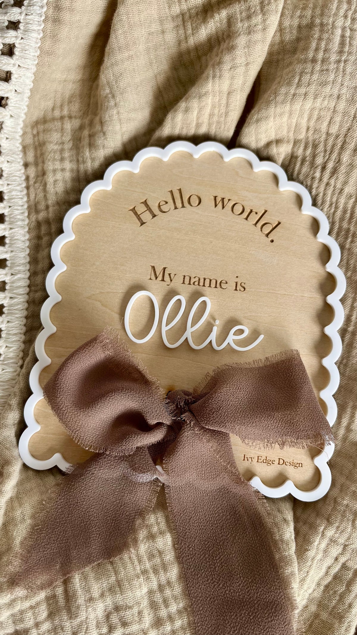 Scallop bow birth announcement plaque