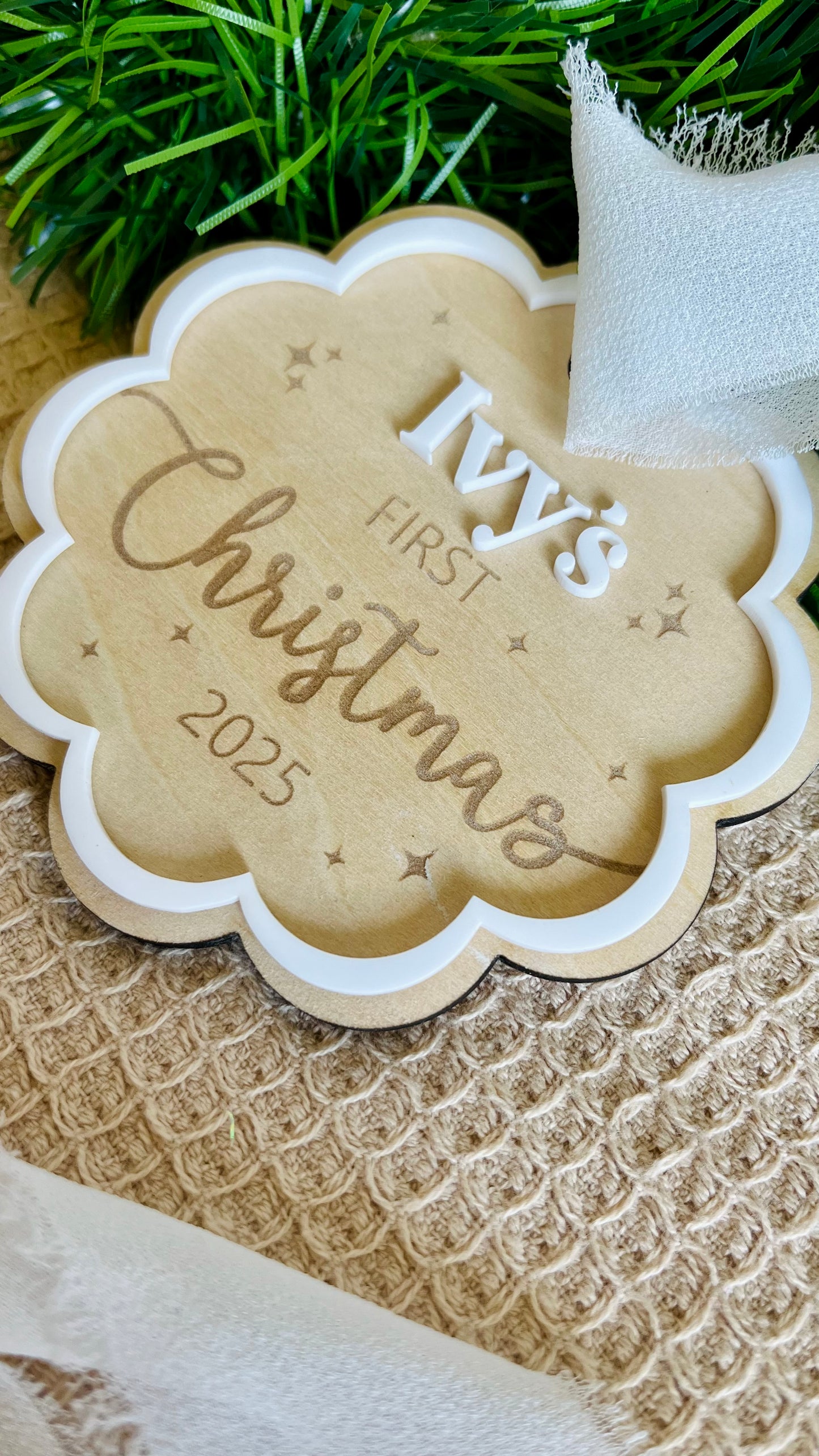 'Ivy's' scallop first Christmas plaque
