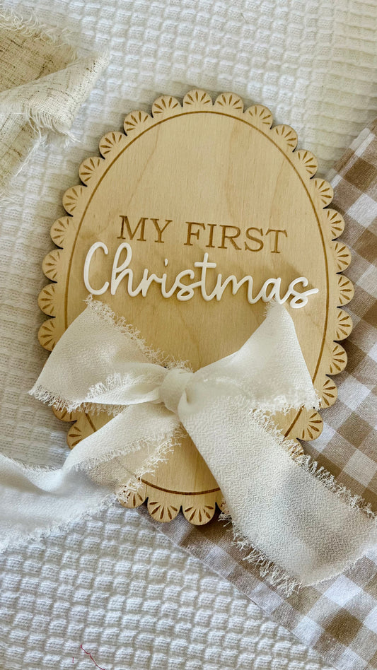 ‘Layla’s' oval scallop first Christmas plaque