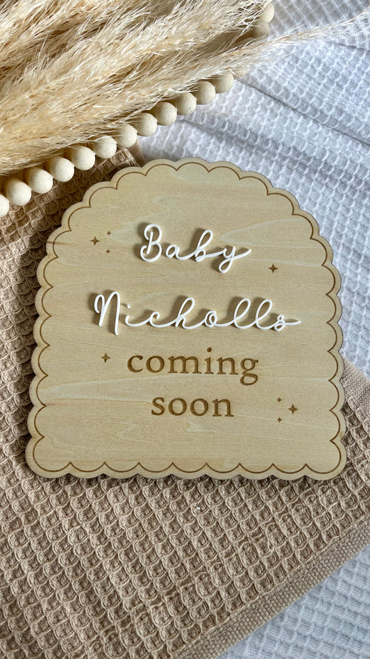 Scallop arch pregnancy announcement