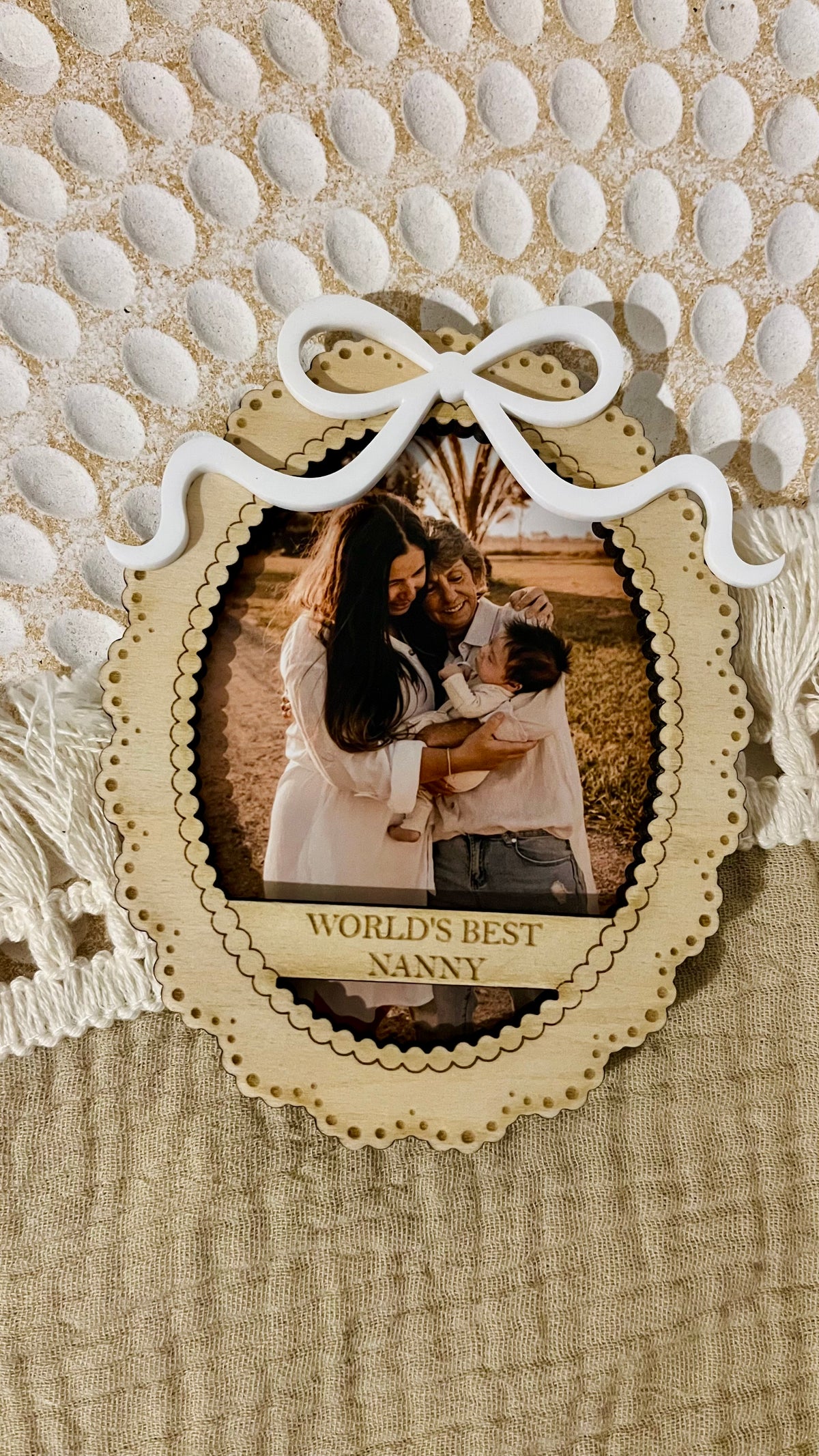 Scalloped engraved frame/ magnet