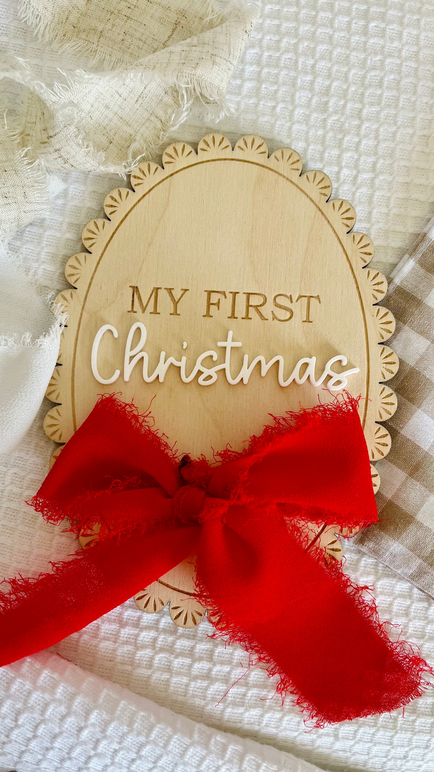 ‘Layla’s' oval scallop first Christmas plaque