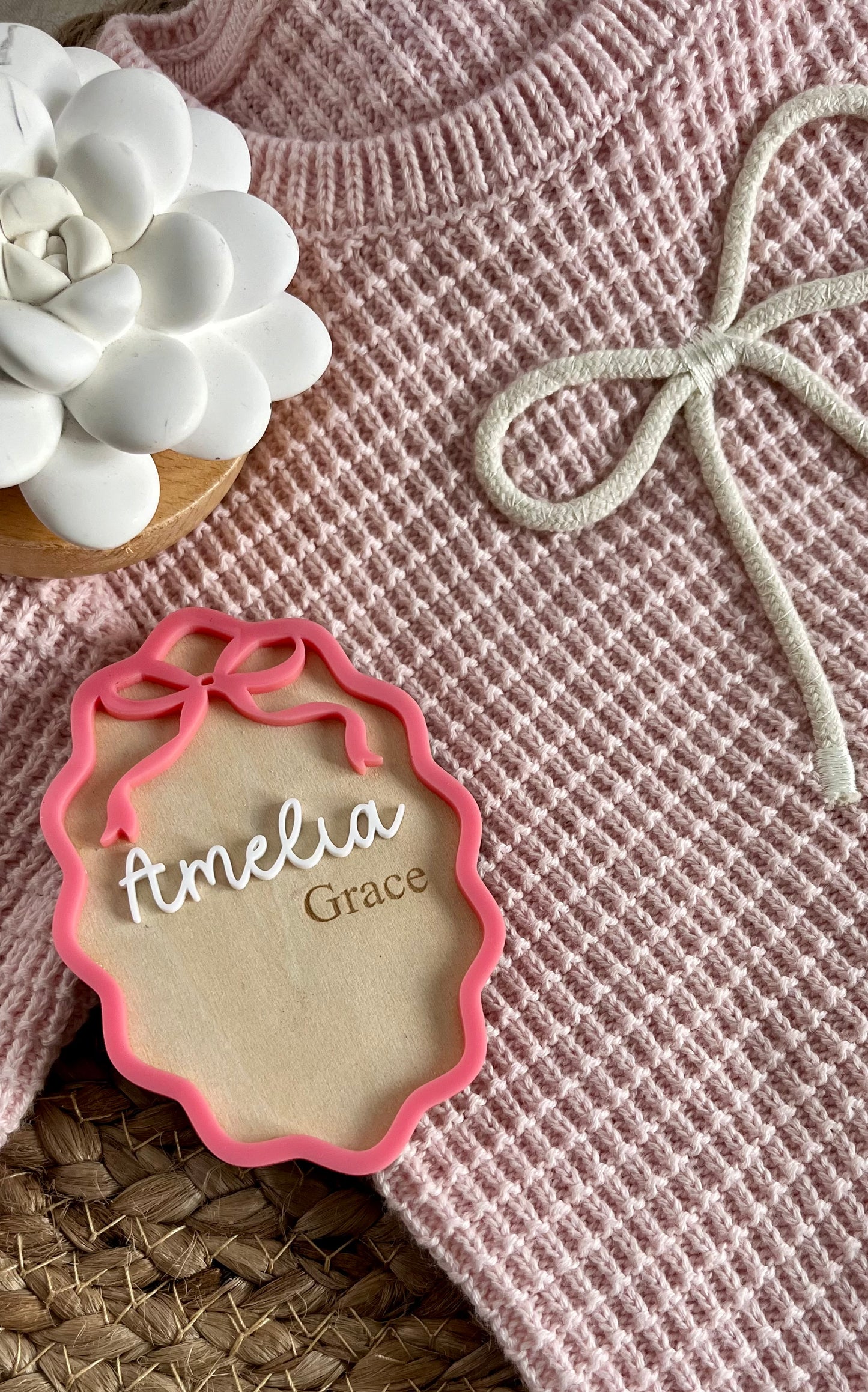 Scalloped bow birth announcement plaque