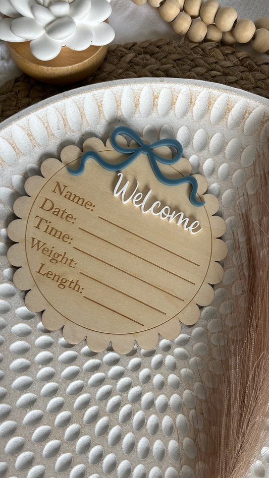 Scalloped bow birth announcement plaque