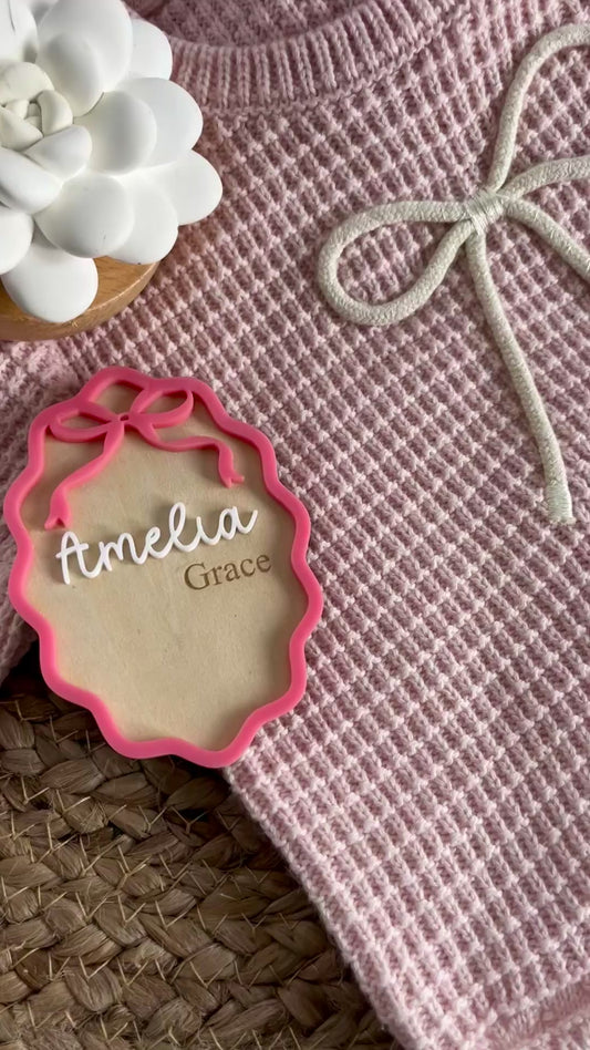 Scalloped bow birth announcement plaque